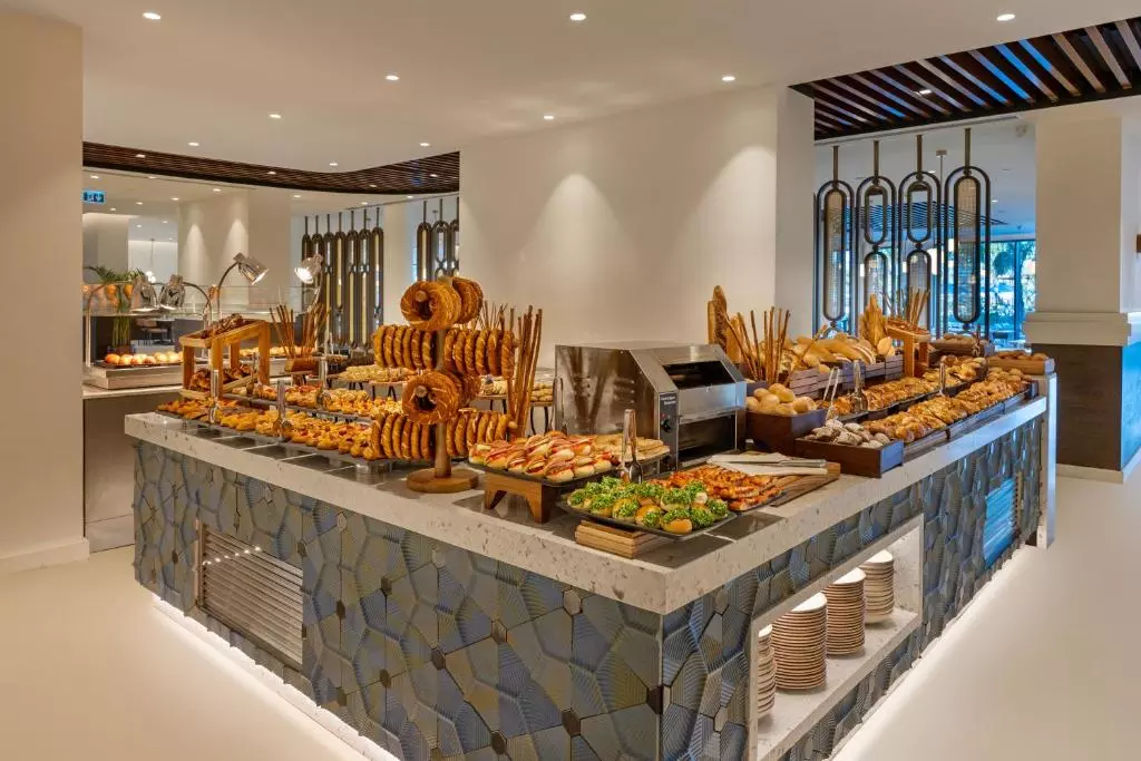 سلف نان و شیرینی هتل لیبرتی سیگنا فتحیه